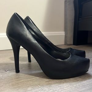 City Streets Black Pumps, Size 6 1/2